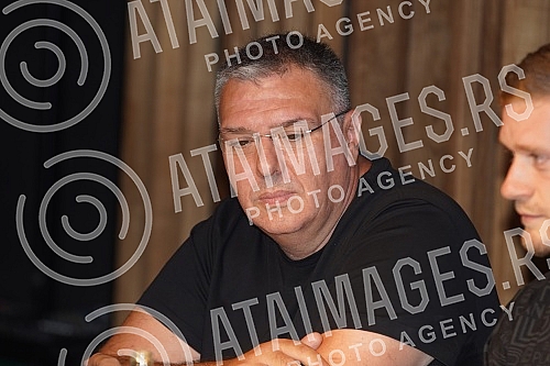 In the Kombank Hall, in the Jazz Canteen in Lisbon, the Plan B Foundation was promoted with the premiere of the first single from the 