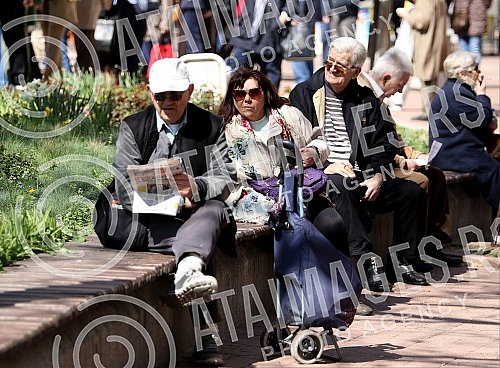 Protest of pensioners and military pensioners because of pension cutsProtest penzionera i vojnih penzionera zbog smanjenja penzija.