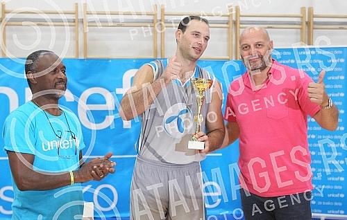 UNICEF and Aleksandar Djordjevic - head coach of serbian basketball team.
UNICEF i Aleksandar Djordjevic - selektor seniorskog kosarkaskog tima Srbije. UNICEF and Aleksandar Djordjevic - head coach of serbian basketball team.
UNICEF i Aleksandar Djordjevic - selektor seniorskog kosarkaskog tima Srbije.