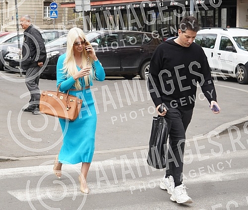 Singer Jelena Karleusa has arrived at the First Basic Public Prosecutor's Office in Belgrade, where she is to be questioned as a citizen on the occasion of her report on Christmas Day, January 7, that her footballer husband Dusko Tosic was violent to