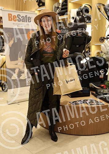 Promotion of new products of the BeSafe and Ergobaby brands with certified educators was held in the Jungle Baby store.
Promocija novih proizvoda brendova BeSafe i Ergobaby uz sertifikovane edukatore odrzana je u Jungle Baby prodavnici. Promotion of new products of the BeSafe and Ergobaby brands with certified educators was held in the Jungle Baby store.
Promocija novih proizvoda brendova BeSafe i Ergobaby uz sertifikovane edukatore odrzana je u Jungle Baby prodavnici.