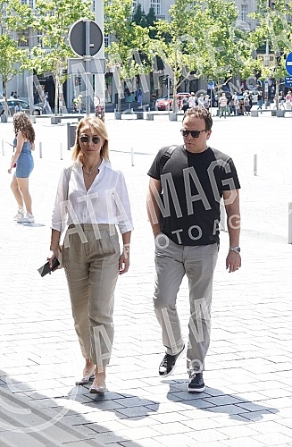 The ceremonial presentation of the 51st Golden Beocug Award and the Charter was held on the Grand Stage of the National Theater.Svecano urucenje 51. nagrade Zlatni Beocug i Povelje odrzano je  na Velikoj sceni Narodnog pozorista.
