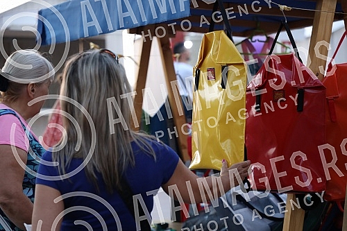 The performance of the group Frajle is part of Berry Fest, the first festival of strawberry fruit in Belgrade.Nastup grupe Frajle su sklopu Berry festa, prvog festivala jagodastog voca u Beogradu.
