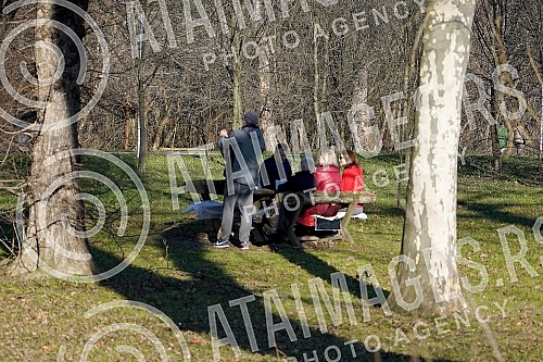 A large number of citizens enjoyed a beautiful sunny day on Ada Ciganlija on the first day of 2021. Veliki broj gradjana uzivao je u predivnom suncanom danu na Adi Ciganliji prvog dana 2021. godine.