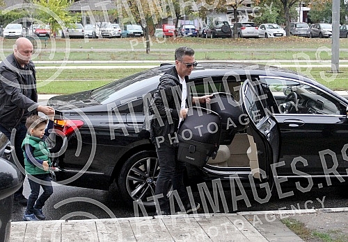 Jovana Joksimovic's exit from the maternity ward after the birth of the twin Ana and Srna.Izlazak Jovane Joksimovic iz porodilista posle porodjaja blizanakinja Ane i Srna