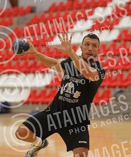 The handball players of Crvena zvezda Grundfos are preparing in Ub, where in the coming days they will play a friendly match against the hosts Ub.Rukometasi Crvene zvezde Grundfos su na pripremama u Ubu, gde ce u narednim danima odigrati jednu prij
