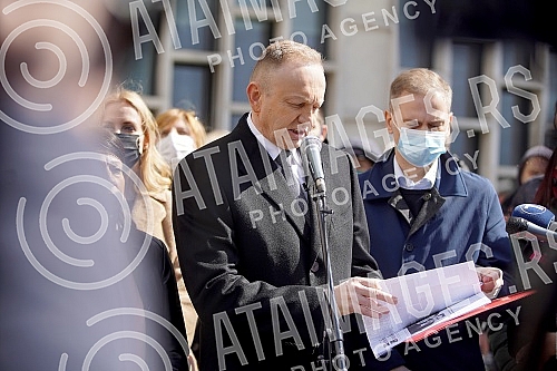 The President of the Party of freedom and justice, Dragan Djlas, held a press conference in front of the First basic public prosecutor's office.Predsednik Stranke slobode i pravde Dragan Djlas odrzao je konferenciju za novinare ispred Prvog osnovno