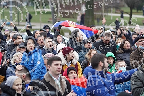 A rally in support of Novak Djokovic was held in front of the National Assembly, and was organized by Novak's family, who had previously held a press conference at the Novak restaurant.
Skup podrske Novaku Djokovicu odrzan je ispred Narodne skupsti A rally in support of Novak Djokovic was held in front of the National Assembly, and was organized by Novak's family, who had previously held a press conference at the Novak restaurant.
Skup podrske Novaku Djokovicu odrzan je ispred Narodne skupsti