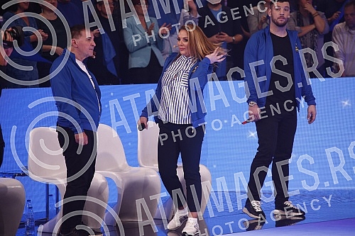 In the RTS studio in Kosutnjak, the recording of a new music sou program, the Music Derby show, has started, as a sign of support for our national team, which is going to Qatar for the football championship.U studiju RTS na Kosutnjaku pocelo je sni