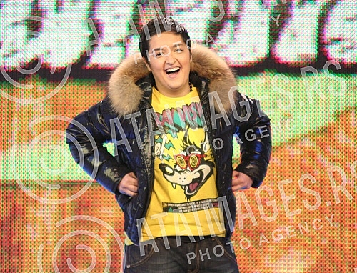 The beginning of the second season of the show Farm on Pink TV.Pocetak druge sezone rijaliti soua Farma na televiziji Pink.