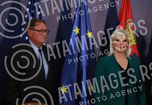 The President of Serbia, Aleksandar Vucic, met with the representatives of UGT Renewables LLC.Predsednik Srbije Aleksandar Vucic sastao se sa predstavnicima kompanije UGT Renewables LLC.