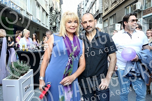 Party on the occasion of a successful fashion show in Paris.Zurka povodom uspesne modne revije u Parizu.