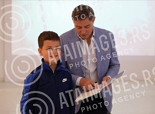 The selector of the Serbian national football team and the winner of the bronze Olympic medal at the Los Angeles Games in 1984, Dragan Stojkovic, visited the exhibition 