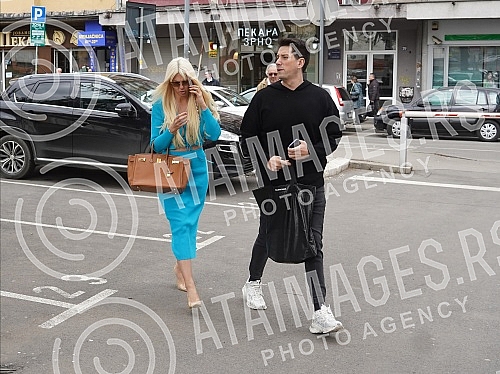 Singer Jelena Karleusa has arrived at the First Basic Public Prosecutor's Office in Belgrade, where she is to be questioned as a citizen on the occasion of her report on Christmas Day, January 7, that her footballer husband Dusko Tosic was violent to