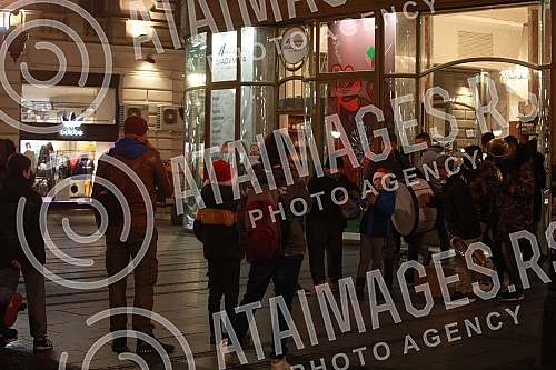 The last day of the turbulent 2020 in the center of Belgrade, more precisely in Knez Mihailova street and Oblicev venac. Poslednji dan turbulentne 2020. godine u centru Beograda, tacnije u Knez Mihailovoj ulici i na Oblicevom vencu