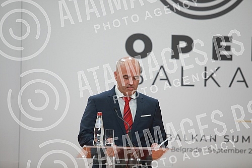 As part of the Open Balkan Leaders' Summit, bilateral documents were signed, followed by a joint media conference of politicians.U sklopu Samita lidera Otvorenog Balkana potpisiani su bilateralni dokumenati, a potom je usledila zajednicka konferenc