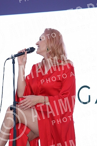 The performance of the group Frajle is part of Berry Fest, the first festival of strawberry fruit in Belgrade.
Nastup grupe Frajle su sklopu Berry festa, prvog festivala jagodastog voca u Beogradu.
The performance of the group Frajle is part of Berry Fest, the first festival of strawberry fruit in Belgrade.
Nastup grupe Frajle su sklopu Berry festa, prvog festivala jagodastog voca u Beogradu.