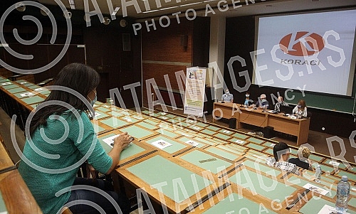 At the Faculty of Philosophy, a panel discussion was held organized by the Association for a Sustainable Future - Steps.Na Filozofskom fakultetu odrzana je tribina koju je organizovalo Drustvo za odrzivu buducnost - Koraci