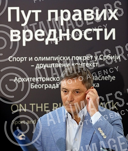 The selector of the Serbian national football team and the winner of the bronze Olympic medal at the Los Angeles Games in 1984, Dragan Stojkovic, visited the exhibition 