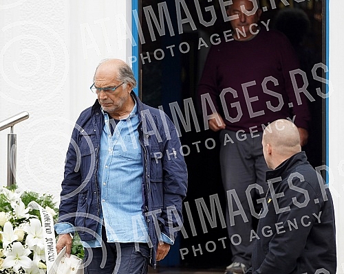 Family, friends, colleagues began to gather in the Church of the Holy Trinity in Kumodraz to pay their last respects to the late actor Milan Lanet Gutovic and to send him to eternal rest.
Porodica, prijatelji, kolege poceli su da se okupljaju u Crkv Family, friends, colleagues began to gather in the Church of the Holy Trinity in Kumodraz to pay their last respects to the late actor Milan Lanet Gutovic and to send him to eternal rest.
Porodica, prijatelji, kolege poceli su da se okupljaju u Crkv
