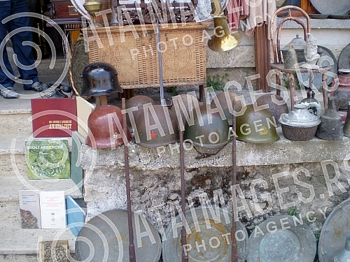 Kroja is a town in Albania and the seat of the area of the same name, best known as the fortification of Djuradj Kastriot Skenderbeg, a hero from the time when the city persistently offered resistance to the Ottoman Turks.
Kroja je gradicc u Albanij Kroja is a town in Albania and the seat of the area of the same name, best known as the fortification of Djuradj Kastriot Skenderbeg, a hero from the time when the city persistently offered resistance to the Ottoman Turks.
Kroja je gradicc u Albanij