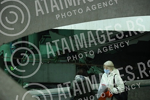 Part of the roof, ceiling and wall of the Stari Mercator market on Mihajlo Pupin Boulevard in New Belgrade collapsed, injuring seven people. Deo krova, plafona i zida pijace Stari Merkator u Bulevaru Mihajla Pupina u Novom Beogradu urusio se i tom 