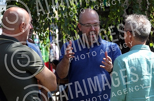 Another protest was held in front of the Vracar municipality building by several opposition parties and citizens' associations demanding the removal of Belgrade Deputy Mayor Goran Vesic due to the collapse of a residential building in Vidovdanska Str Another protest was held in front of the Vracar municipality building by several opposition parties and citizens' associations demanding the removal of Belgrade Deputy Mayor Goran Vesic due to the collapse of a residential building in Vidovdanska Str