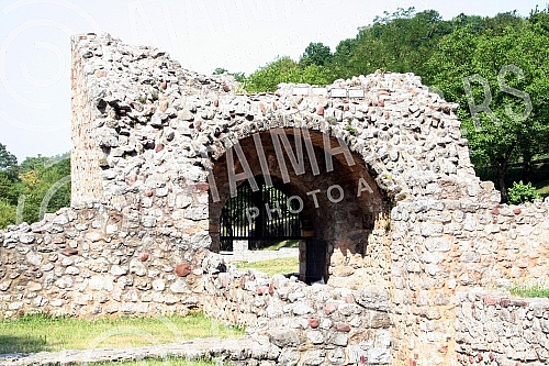 The Ravanica Monastery is located at the foot of the Kucajski Mountains, next to the village of Senje near Cuprija. Ravanica is the endowment of Prince Lazar, who died in the battle of Kosovo on Vidovdan, June 28, 1389.Manastir Ravanica nalazi se u