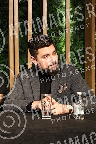 A press conference on the occasion of the concert of the SARS group in Kombank Hall was held at the Club Lisbon.Konferencija za medije povodom koncerta grupe SARS u Kombank dvorani, odrzana je u Klubu Lisabon.\