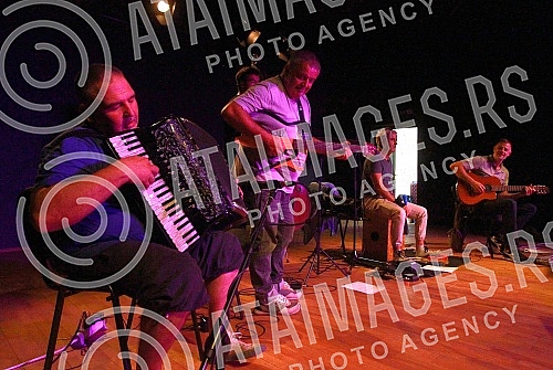 A documentary film about the king of Roma music, Saban Bajramovic, along with a concert by Our Aunts, was organized at the Jewish Cultural Center in Dorcol under the auspices of the Kontekst language school and Nasa mesta agency.Dokumentarni film o