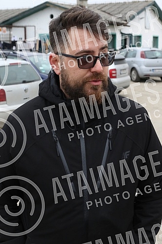 About 500 workers from Vietnam are housed in an improvised settlement near the Linglong construction site in Zrenjanin in overcrowded barracks and extremely inhumane conditions.Oko 500 radnika iz Vijetnama smesteno je u improvizovanom naselju u bli