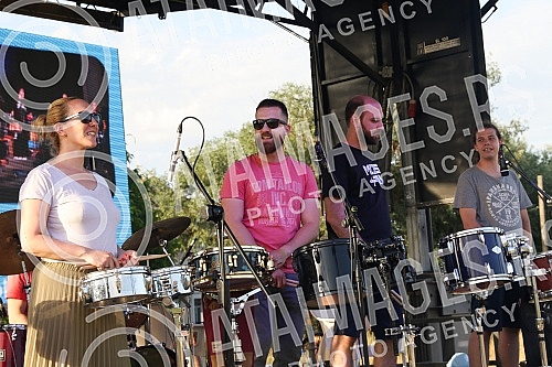 EcoKultArt festival KRNJART, organized by the New Optimism Movement, UG Bela caplja 1165, UG Komsija - Krnjaca, National Ecological Association (NEA) and Civic Initiatives, was held on the Danube embankment in the Belgrade neighborhood of Krnjaca.E