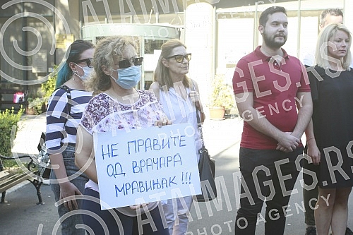 In front of the Municipality of Vracar, a press conference was held by the DSS committee group - Association 