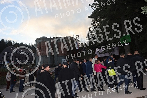 His Holiness Serbian Patriarch Porphyry visited Jahorina, where the church of St. Basil the Great is being built.
Njegova svetost patrijarh srpski Porfirije obisao je Jahorinu gde se gradi crkva Svetog Vasilija Velikog. His Holiness Serbian Patriarch Porphyry visited Jahorina, where the church of St. Basil the Great is being built.
Njegova svetost patrijarh srpski Porfirije obisao je Jahorinu gde se gradi crkva Svetog Vasilija Velikog.