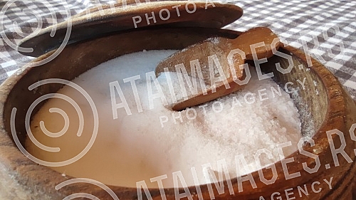 Wooden bowl with salt and spoon in it. So i kasika u drvenoj ciniji.