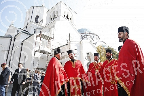 The relics of twenty large Russian saints among them Alexander Nevsky, the patron of Russian Orthodoxy and the holy earth arrived in Belgrade.Mosti dvadeset velikih ruskih svetitelja medju kojima su i Aleksandra Nevskog, zastitnika pravosljavlja i s
