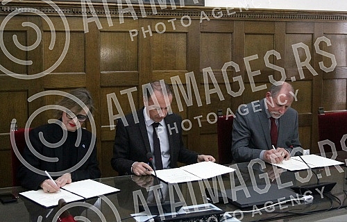 Rectors of the Universities of Belgrade, Ljubljana and Rijeka, Vladan Djokic Gregor Majdic and Snjezana Prijic Samarzija, signed an agreement on cooperation between the three universities.Rektori univerziteta u Beogradu, Ljubljani i Rijeci, Vladan 