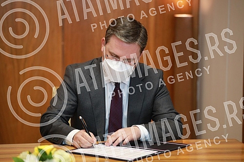 Serbian Foreign Minister Nikola Selakovic and Hungarian Foreign and Foreign Trade Minister Péter Szijjártó  signed the Collocation protocolMinistar spoljnih poslova Srbije Nikola Selakovich sastao se sa ministrom spoljnih poslova i spoljne trgovine