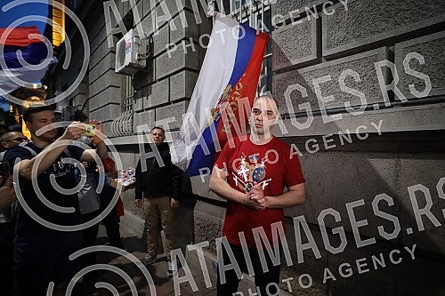 A protest was organized near the monument to Tsar Nikolai due to Serbia's vote in the United Nations General Assembly for the suspension of Russia from the UN Human Rights Council.
Kod spomenika caru Nikolaju organizovan je protest zbog glasanja Srb A protest was organized near the monument to Tsar Nikolai due to Serbia's vote in the United Nations General Assembly for the suspension of Russia from the UN Human Rights Council.
Kod spomenika caru Nikolaju organizovan je protest zbog glasanja Srb