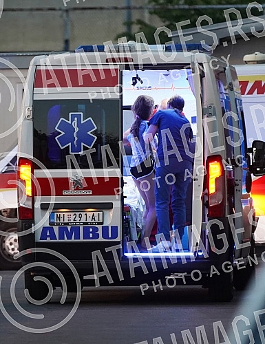Children who were injured in a traffic accident in Bulgaria, when the bus overturned, arrived at the University Children's Clinic in Tirsova, where their treatment will continue.Deca koja su povredjena u saobracajnoj nesreci u Bugarskoj, kada se pr