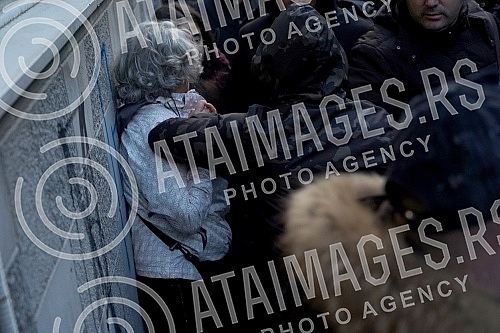 Activists Aida Corovic and Jelena Jacimovic Jachim threw eggs at a mural by Ratko Mladic, painted on the corner of Njegoseva and Aleksa Nenadovic.Aktivistkinje Aida Corovic i Jelena Jacimovic Jachim gadjale su jajima mural Ratka Mladica, koji je os