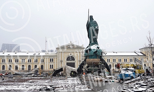 Reconstruction of Sava Square is underway, on which a monument to Stefan Nemanja has been placed, which will be officially unveiled on January 27.U toku je rekonstrukcija Savskog trga, na koje je postavljen spomenik Stefanu Nemanji koji ce zvanicn