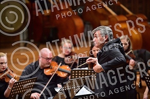 The chamber opera concert of Britney's Illumination was held in the Belgrade Philharmonic.
Kamerni operski koncert Britnove Iluminacije odrzan je u Beogradskoj filharmoniji. The chamber opera concert of Britney's Illumination was held in the Belgrade Philharmonic.
Kamerni operski koncert Britnove Iluminacije odrzan je u Beogradskoj filharmoniji.