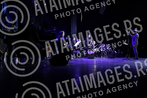 Organized by the Center of Belgrade Festivals (CEBEF) in the Kombank Hall was held a concert 