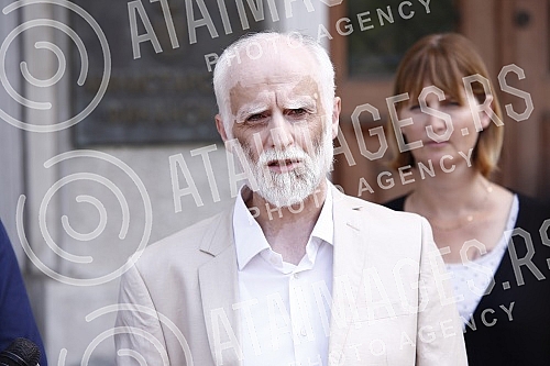 Representatives of the Protector of Entrepreneurs and Businessmen of Serbia and the Accounting Chamber of Serbia held a press conference in front of the Ministry of Finance with a request to postpone the implementation of the Law on Fiscalization and