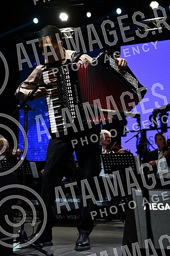 Competition part of the first festival of the Golden Harmonica of KraljevoTakmicarski deo prvog festivala Zlatne harmonike Kraljeva.