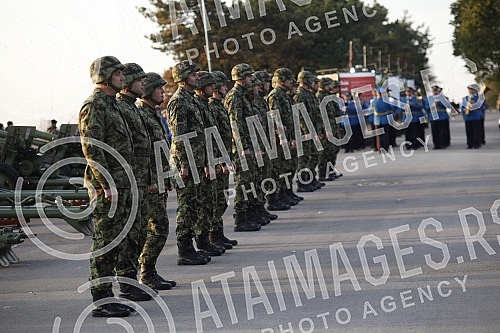 Honorary units of the Serbian Army Guard from the Sava Terrace of the Belgrade Fortress fired honorary artillery fire in honor of the Day of Reconciliation in the First World War - a national holiday in the Republic of Serbia. Pocasne jedinice Gard