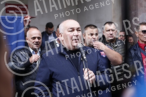 Workers of GSP, Waterworks, Power Plant and other public companies in Belgrade gathered on the eve of the City meeting to express their dissatisfaction with the decision to establish two more new companies in the capital city.Radnici GSP, Vodovoda,