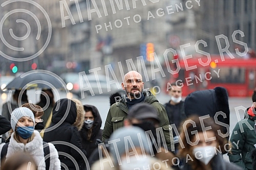 Street artist and architect Andrej Josifovski, better known as the Pianist, set up a new, unusual installation in front of the National Assembly of Serbia as part of the 
