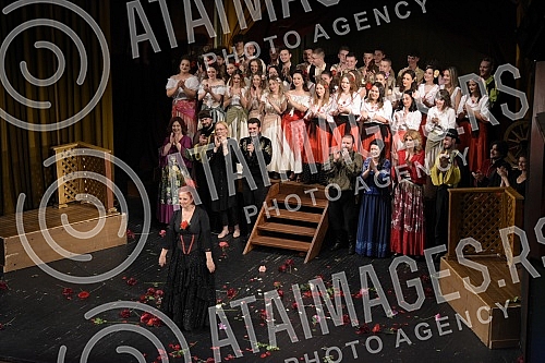 Georges Bizet's famous work, the opera Carmen, premiered at the National Theater in Nis under the baton of conductor Dejan Savic.Cuveno delo Zorza Bizea, opera Karmen, premijerno je izvedena u Narodnom pozoristu Nis pod dirigentskom palicom Dejana 